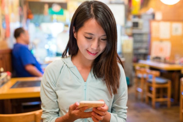 如何在微信上发朋友圈定位自己的位置？